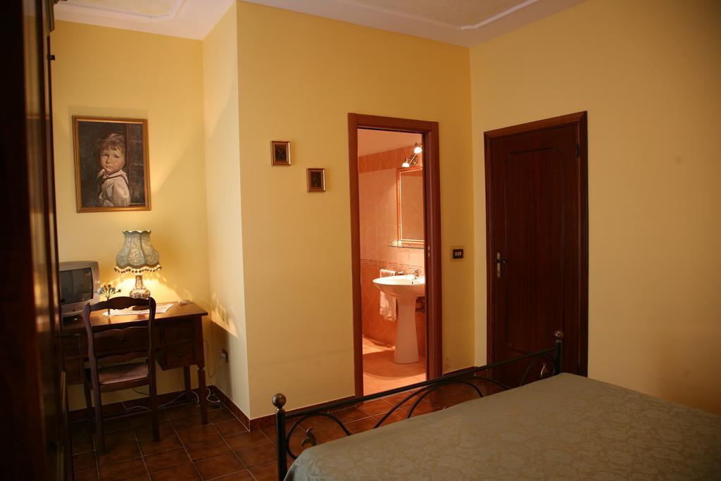 B&B Podere Ospedaletto Μπολσένα Δωμάτιο φωτογραφία