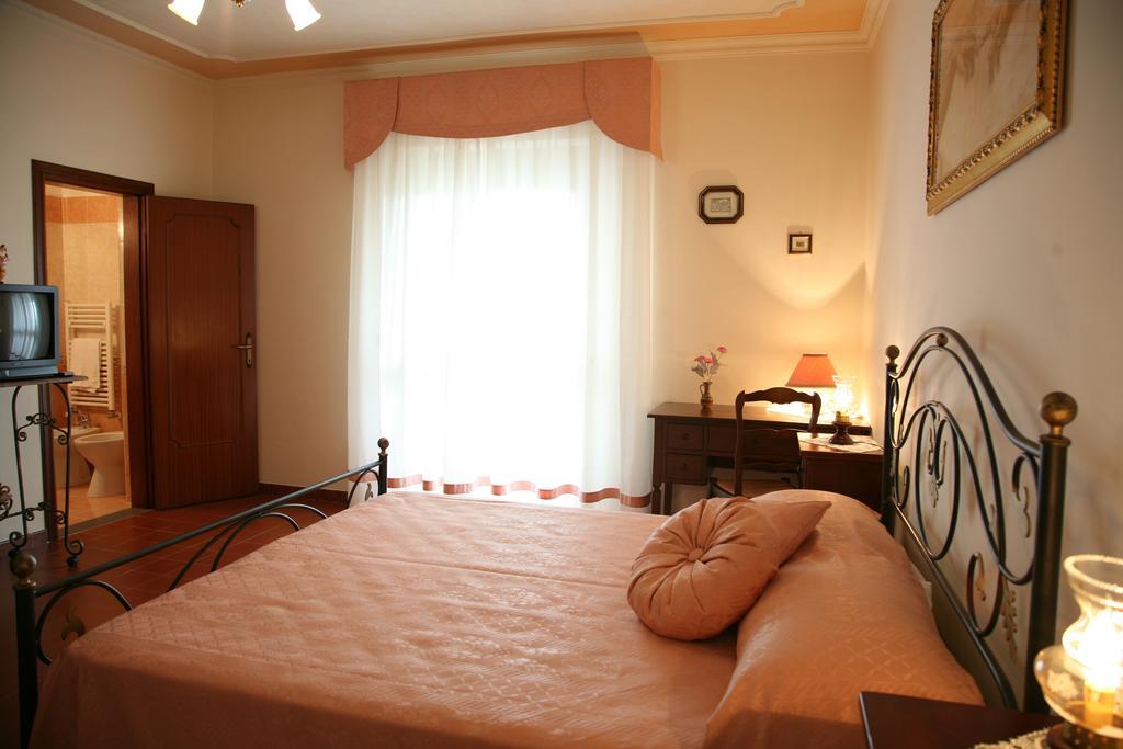 B&B Podere Ospedaletto Μπολσένα Δωμάτιο φωτογραφία